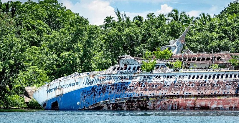 Заброшенный круизный лайнер