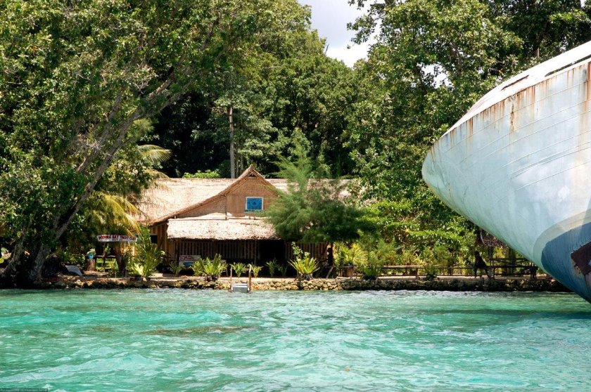 Заброшенный круизный лайнер World Discoverer. Соломоновы острова.