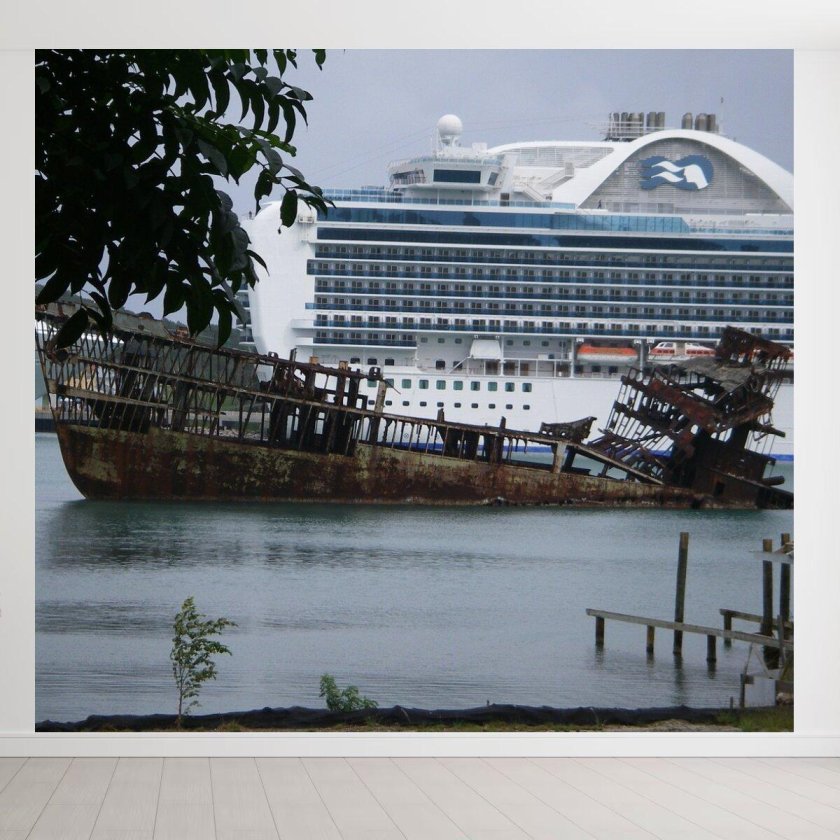 Заброшенный корабль в Тайланде на острове