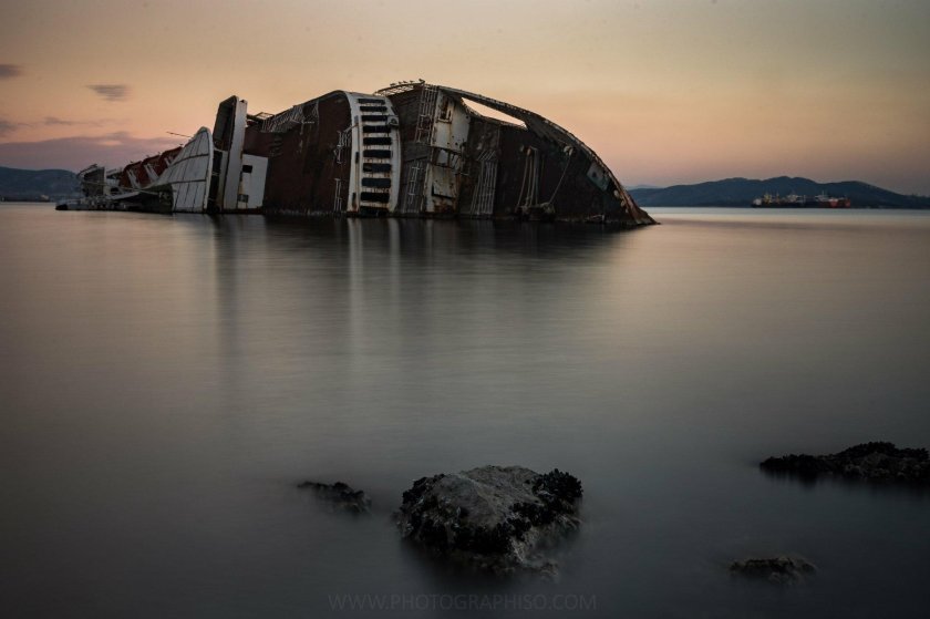 Заброшенный корабль Адриан Эванс