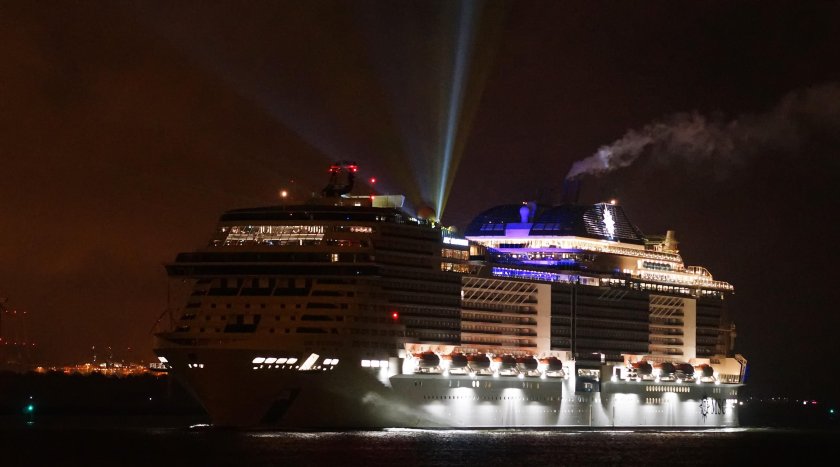 Заброшенный круизный лайнер в Тайланде