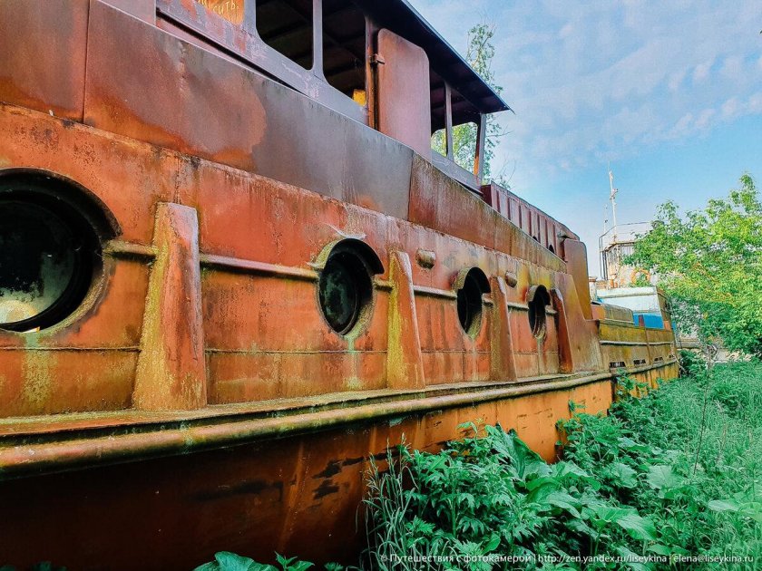 Заброшенный корабль Петергофское шоссе 75