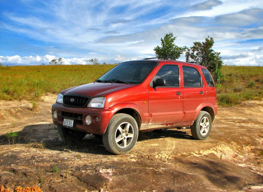 Дайхатсу Териос 2004