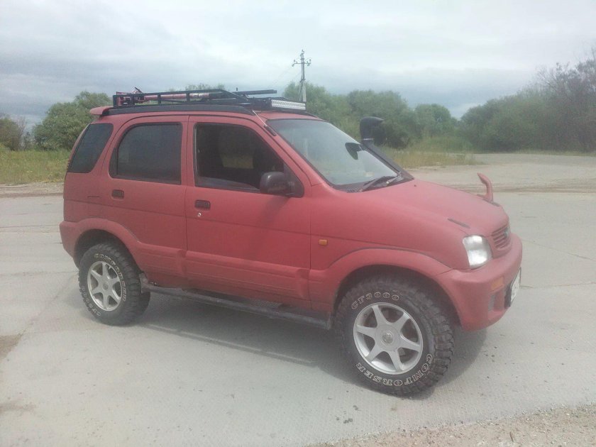 Дайхатсу Териос 1998