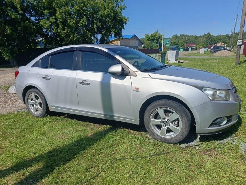 Шевроле круз седан серебристый