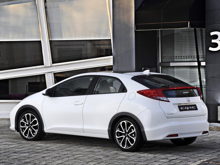 Honda Civic 2012 хэтчбек
