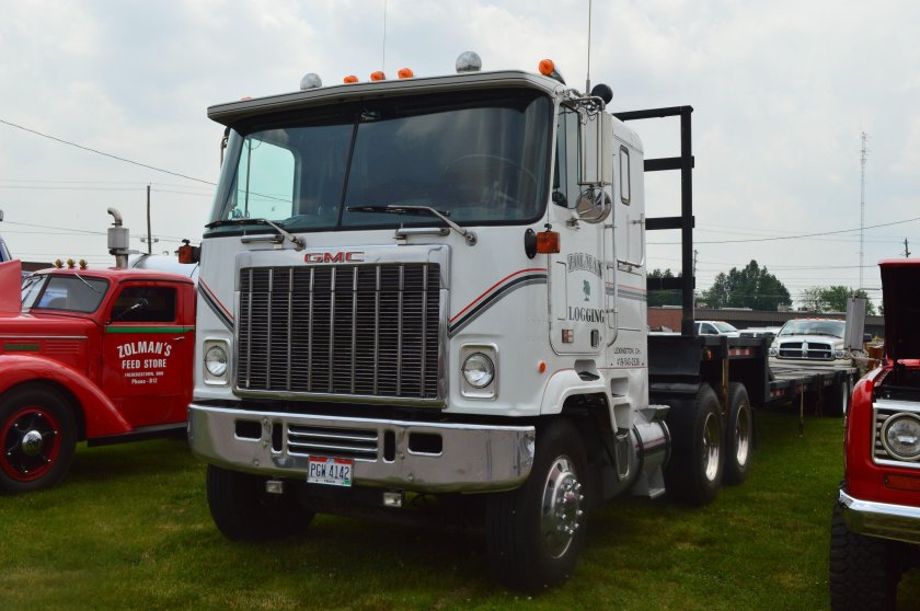 Грузовики GMC Astro