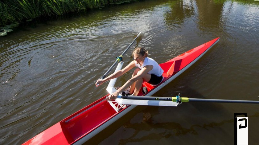 Академическая гребля лодка