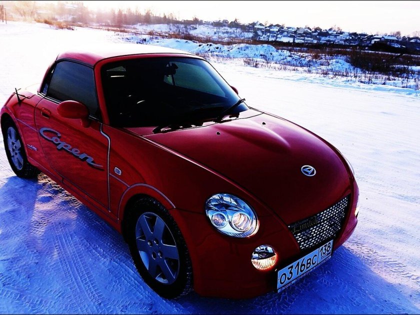 Дайхатсу Копен красный