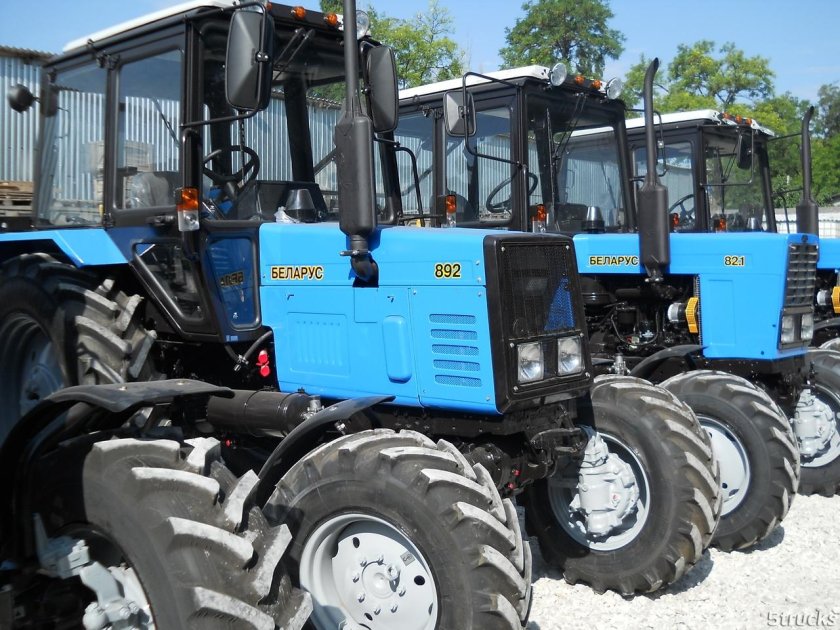 Трактор колесный «Беларус-892»