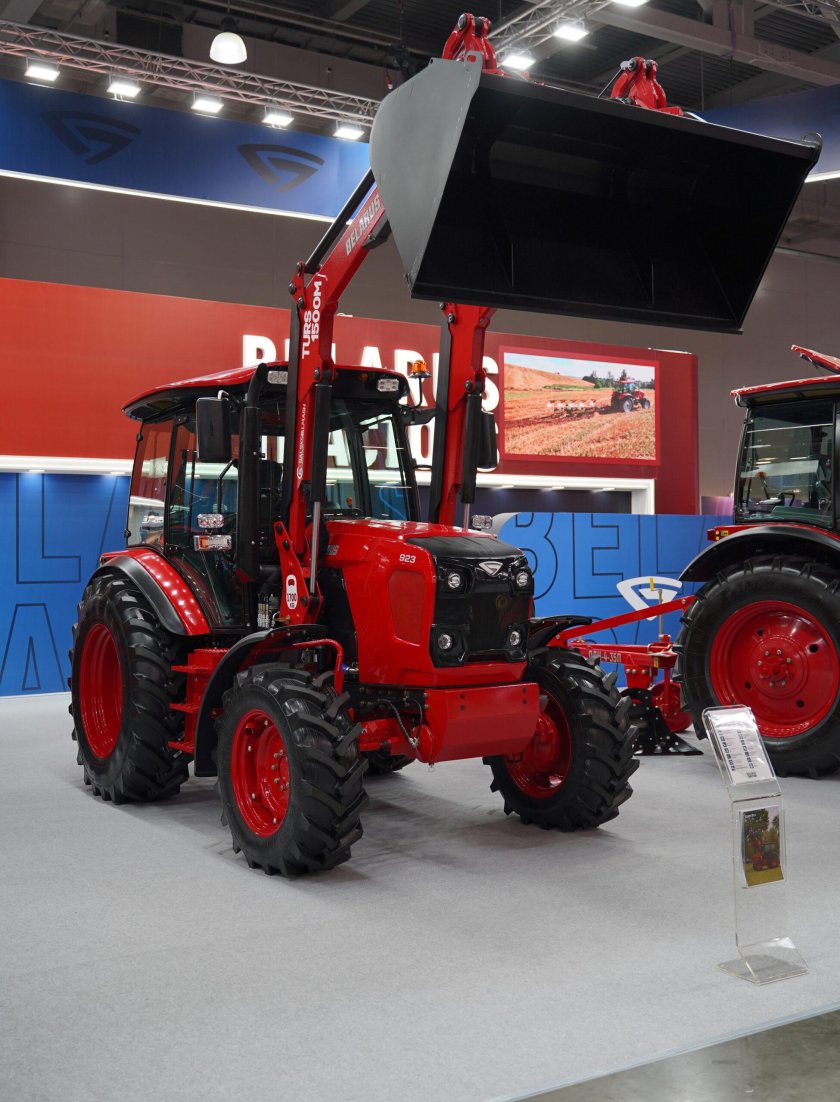 Трактор МТЗ 2022