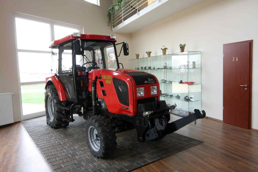 Трактор МТЗ 921