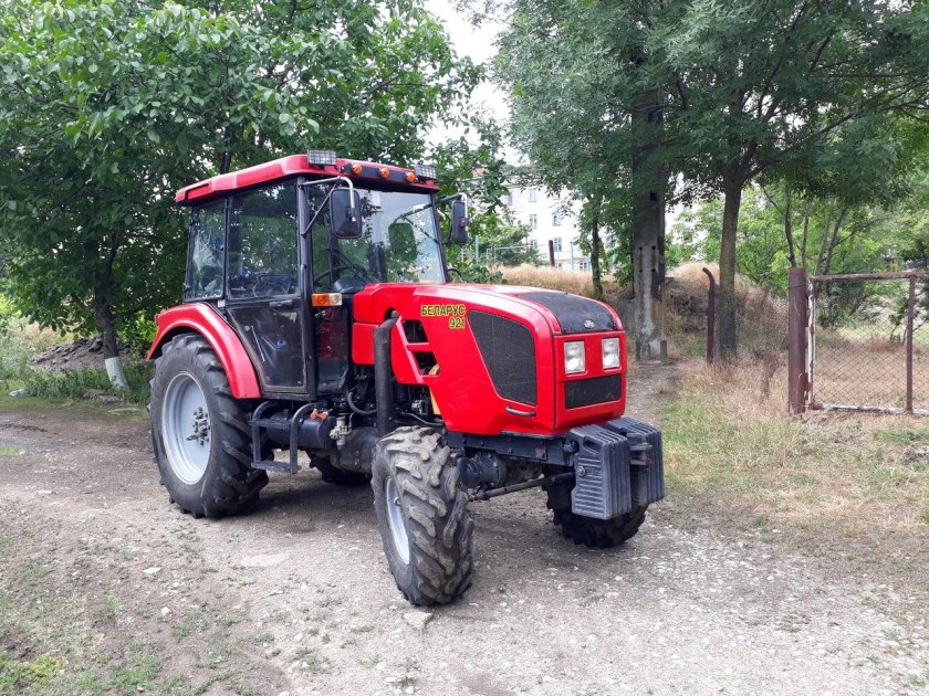 Трактор МТЗ 921