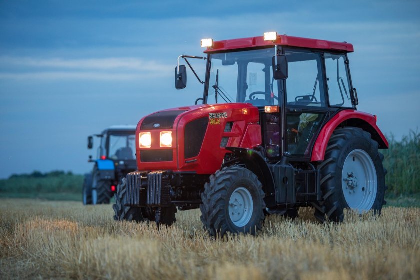 Трактор МТЗ 921