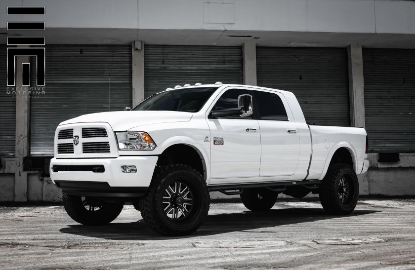 Dodge Ram белый