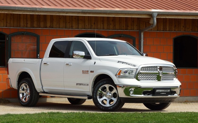 Dodge Ram 1500 белый