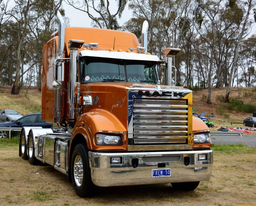 Грузовики Mack Superliner