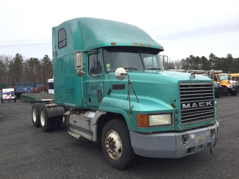 Тягач Mack ch613