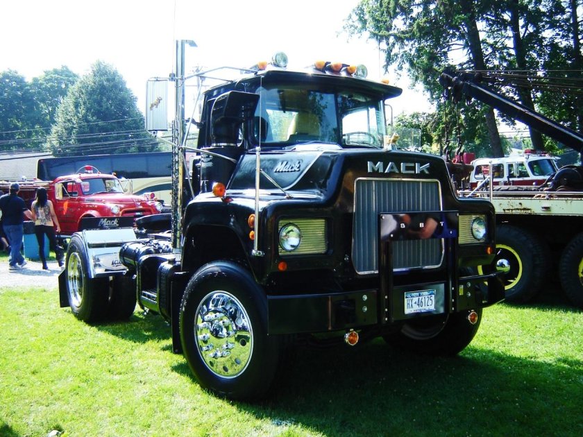 Mack DM 600