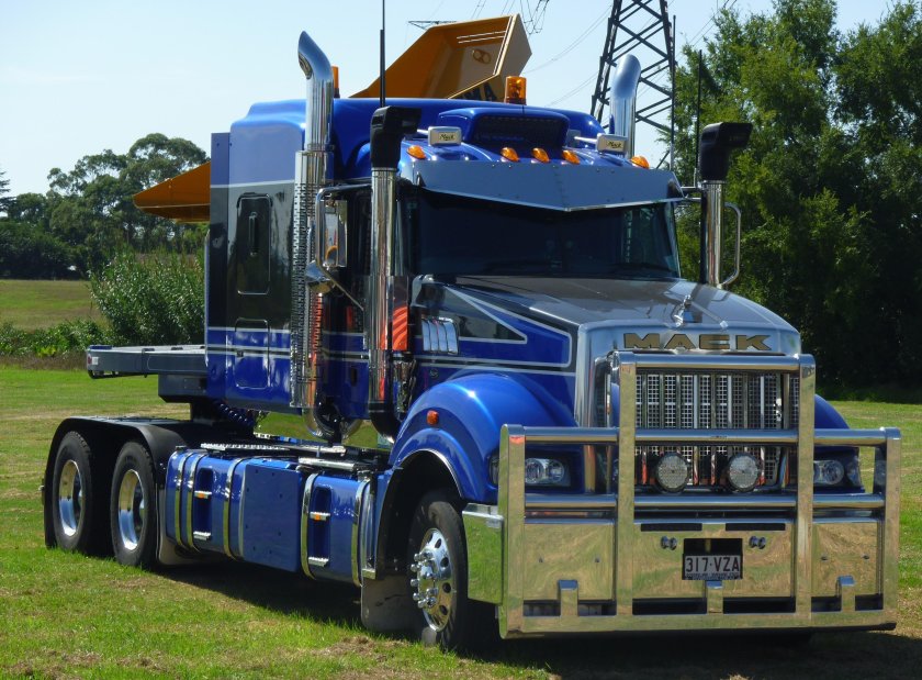 Грузовики Mack Superliner