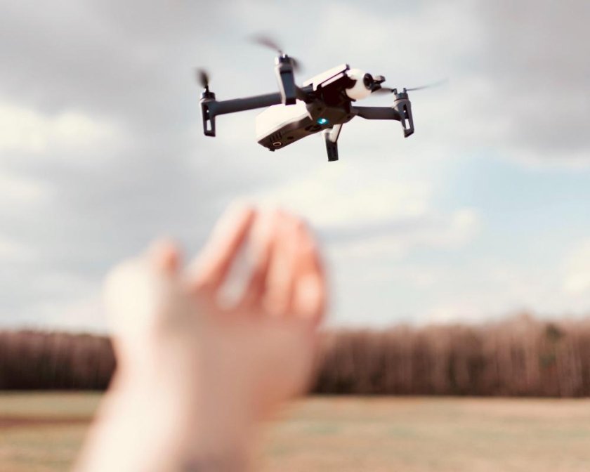 Квадрокоптер летит