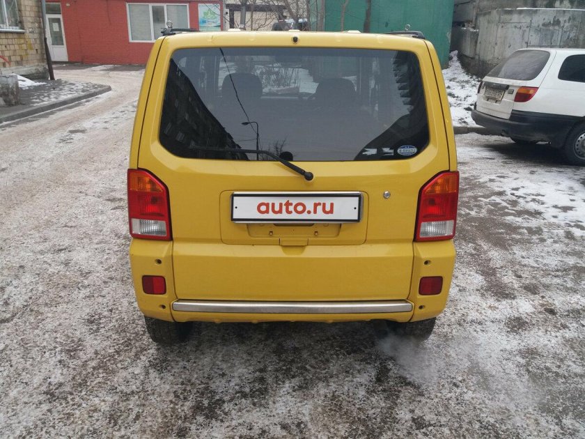 Дайхатсу желтая