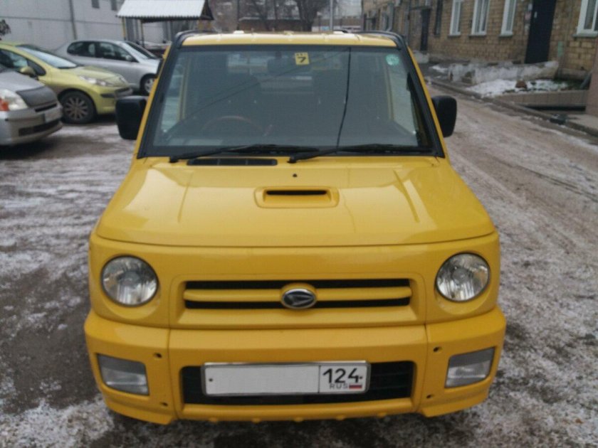 Дайхатсу желтая