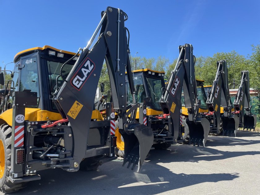 Экскаватор-погрузчик mst m542s