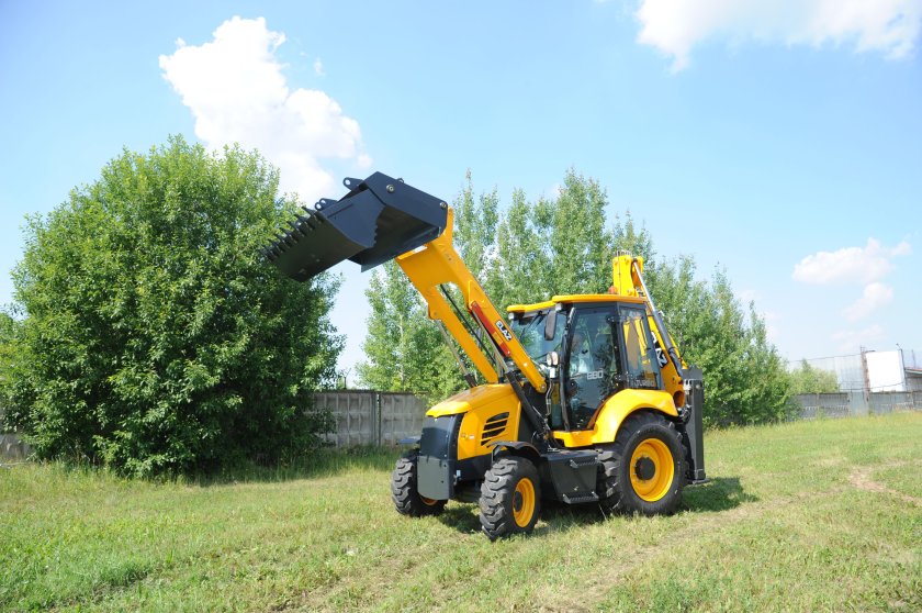 Экскаватор-погрузчик ЕЛАЗ bl880