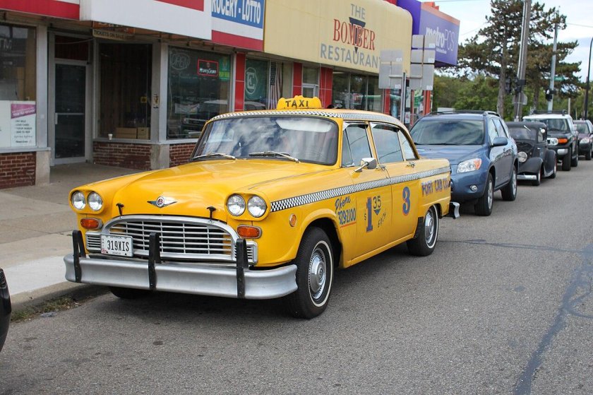 Машина Checker Cab