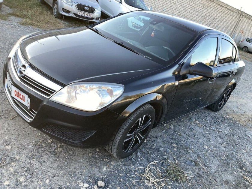 Опель Астра h седан черный тонированный