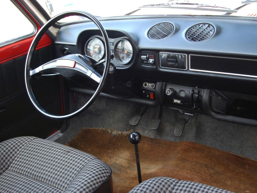 Zastava 1100 салон