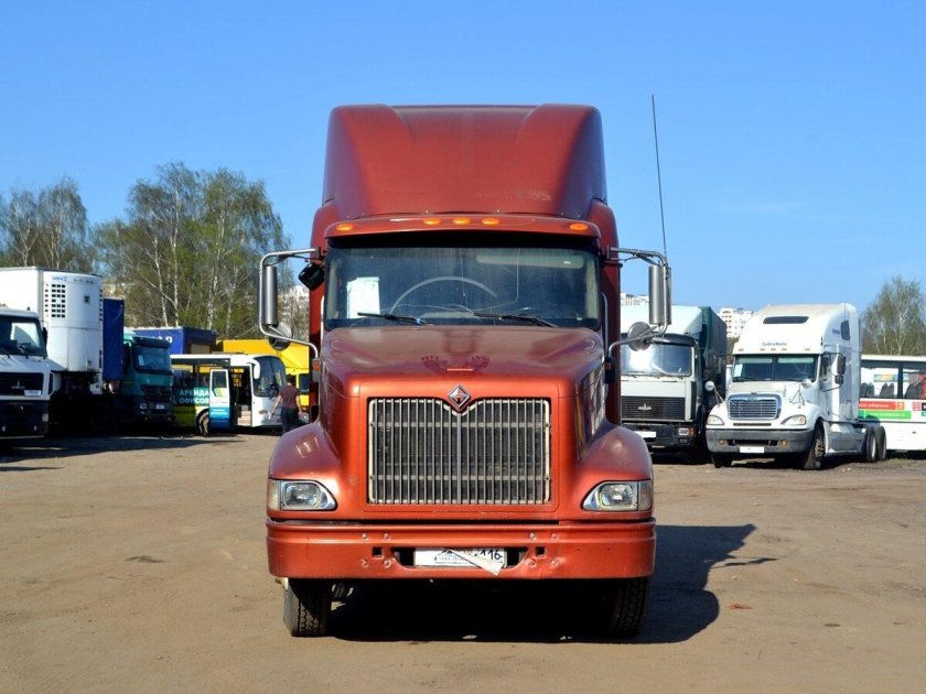 Американский тягач International 9200i