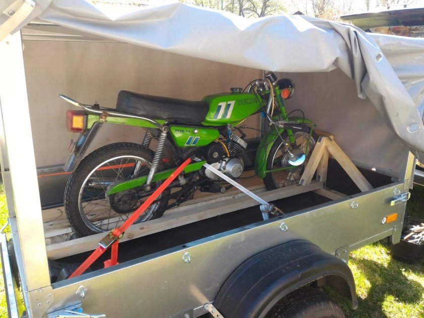 Прицеп для перевозки мото