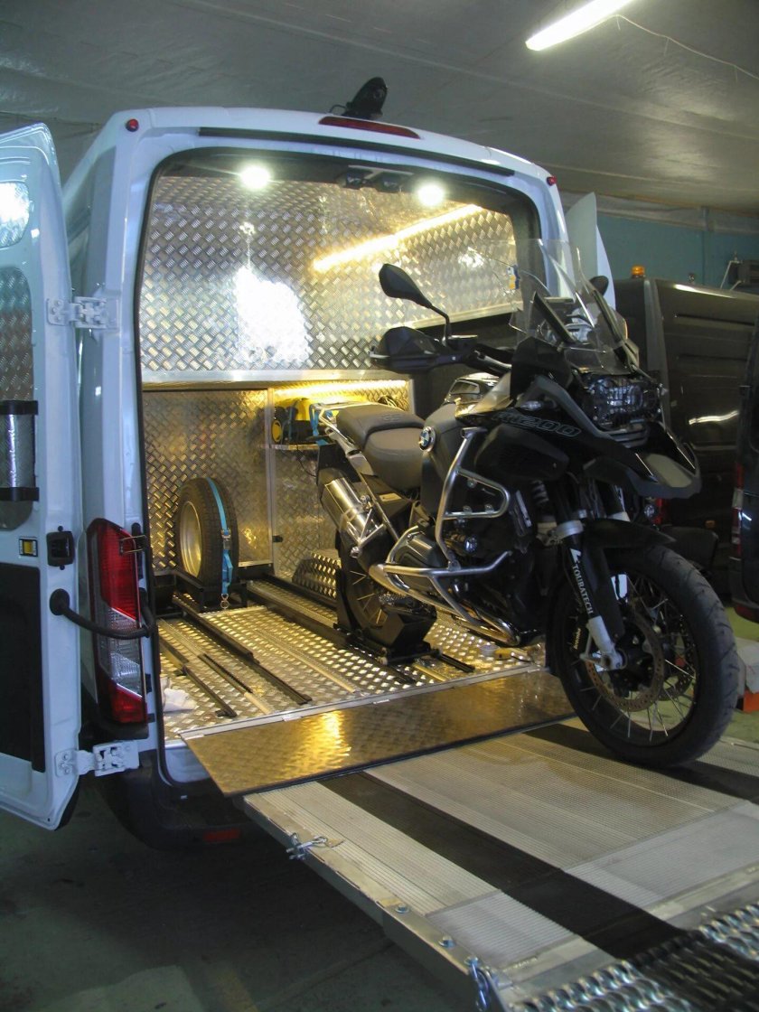 Крепление мотоцикла в цельнометаллической газели