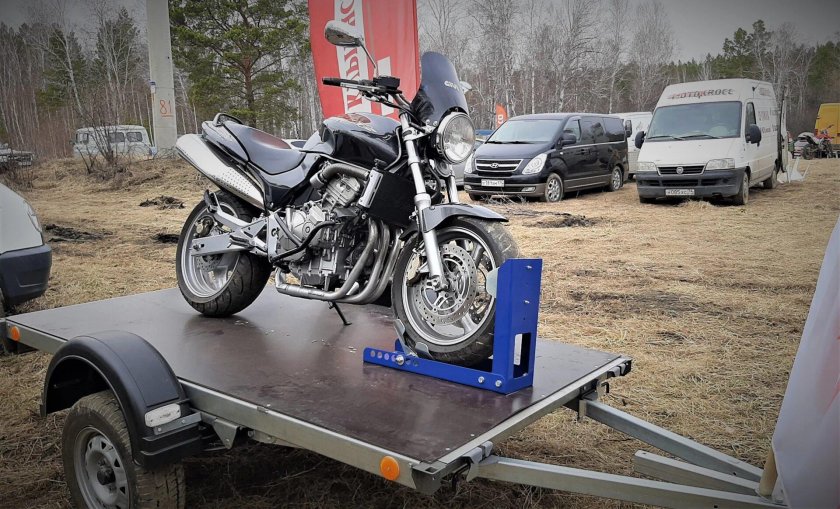 Автомобиль для перевозки мотоцикла