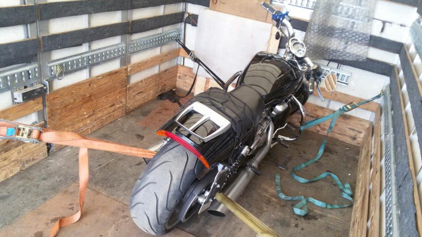 Крепление мотоцикла в фургоне