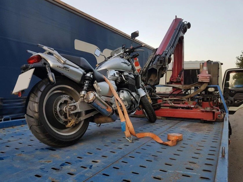 Мотоцикл на эвакуаторе
