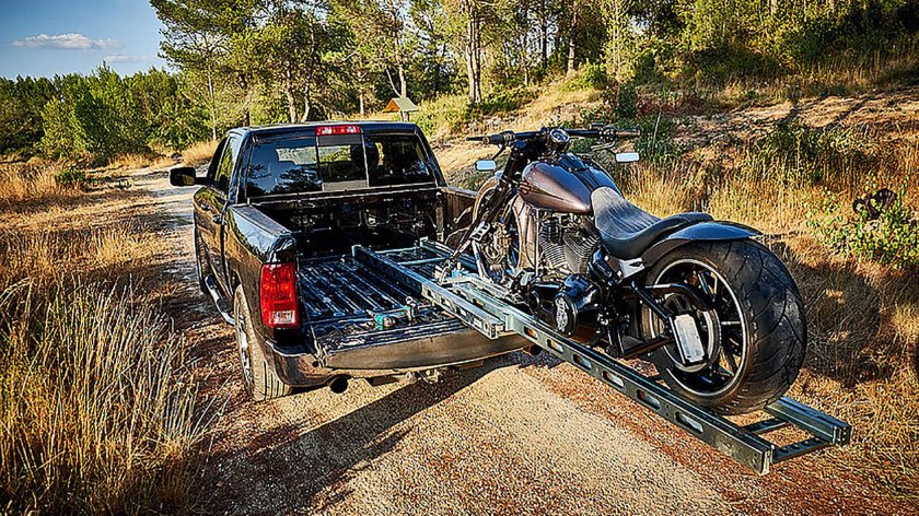 Мотоцикл в пикапе
