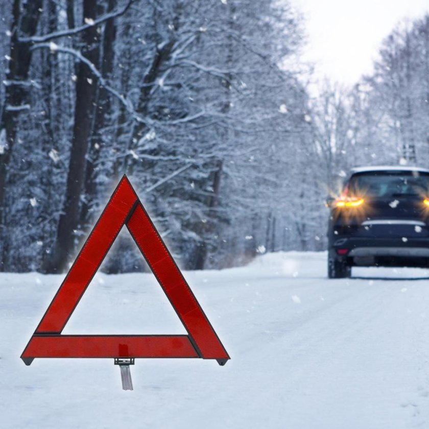 Машина с треугольником