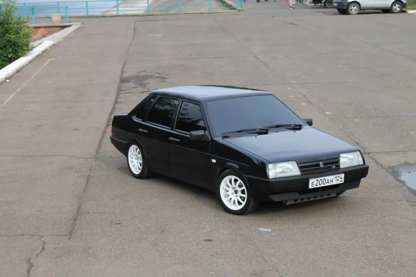 ВАЗ 21099 черная тонированная