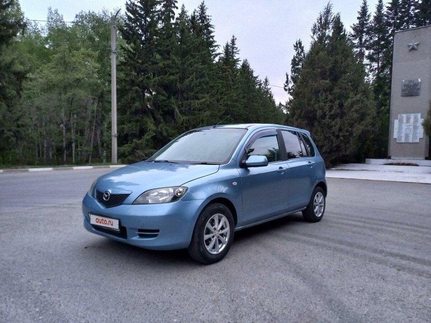 Мазда демио 2003