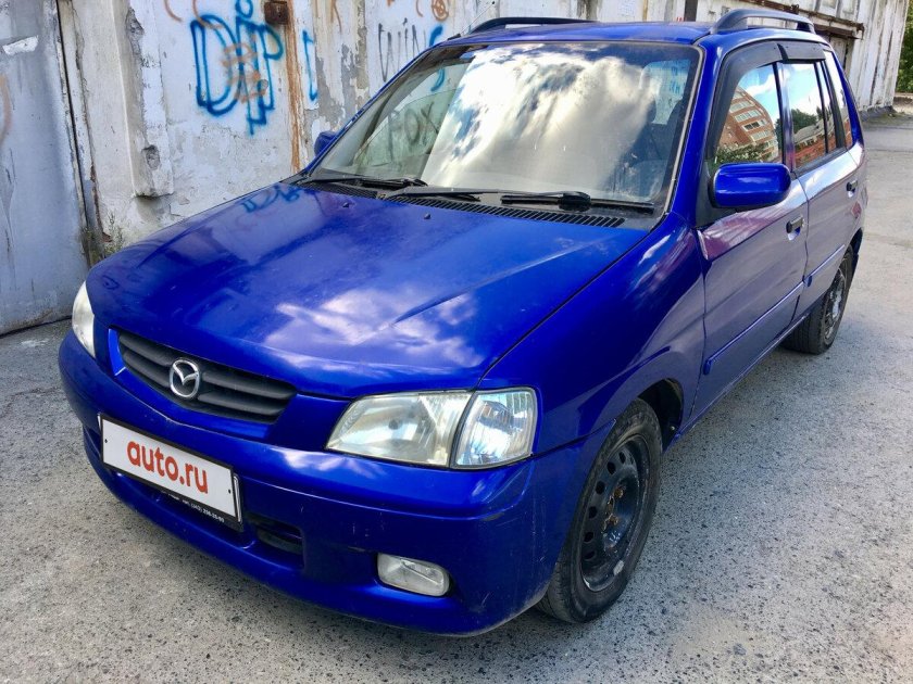 Мазда Демио синяя 2000