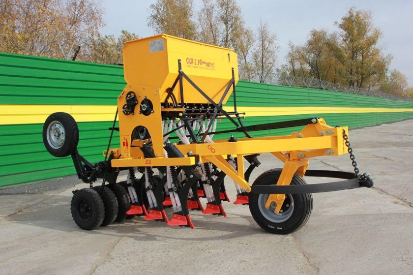Сошник разноуровневое внесение семян и удобрений