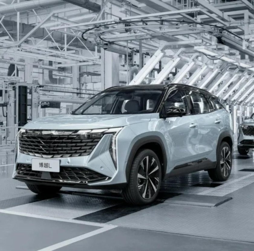 Машина Geely Atlas 2023