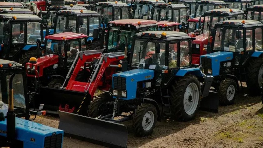 Коммунальный трактор