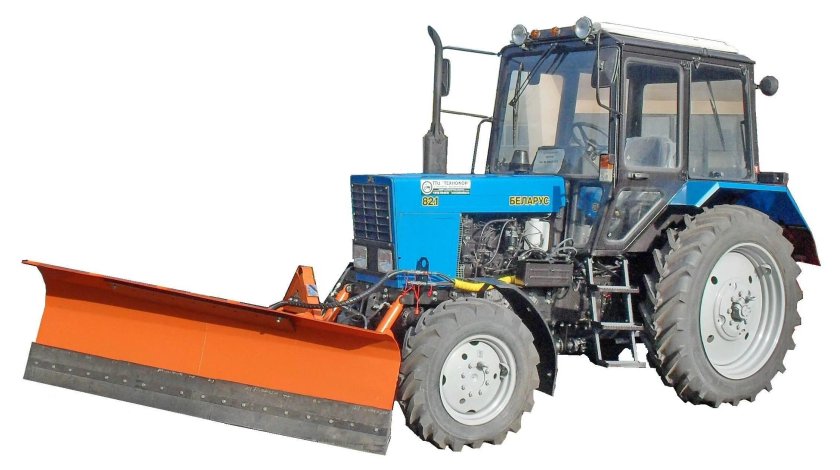 Трактор МТЗ Беларус 82.1 с коммунальным отвалом и щеткой