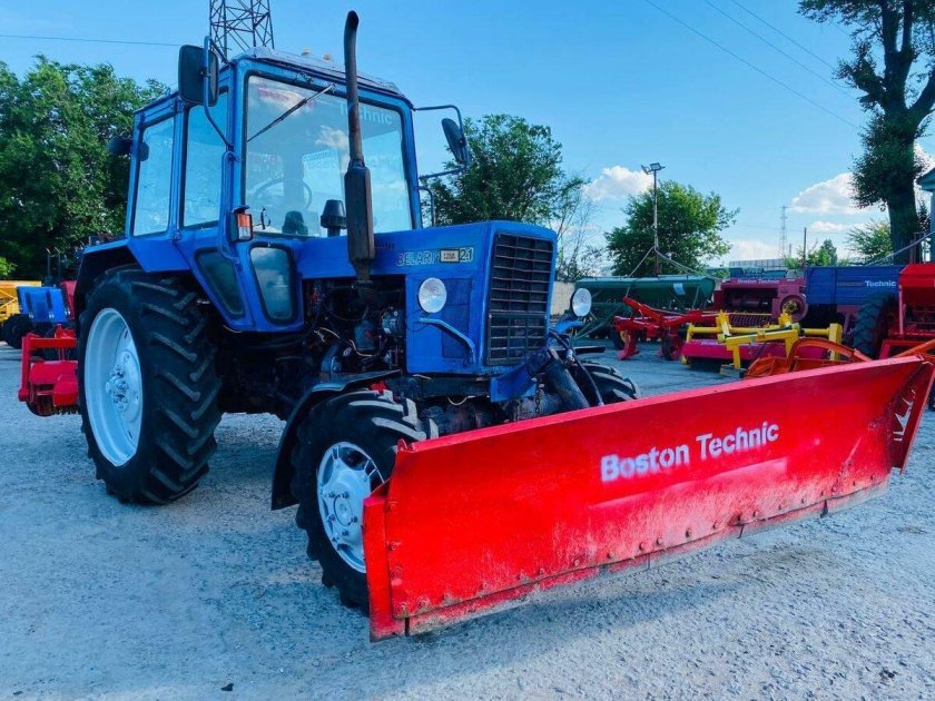 МТЗ 82 1995 красный