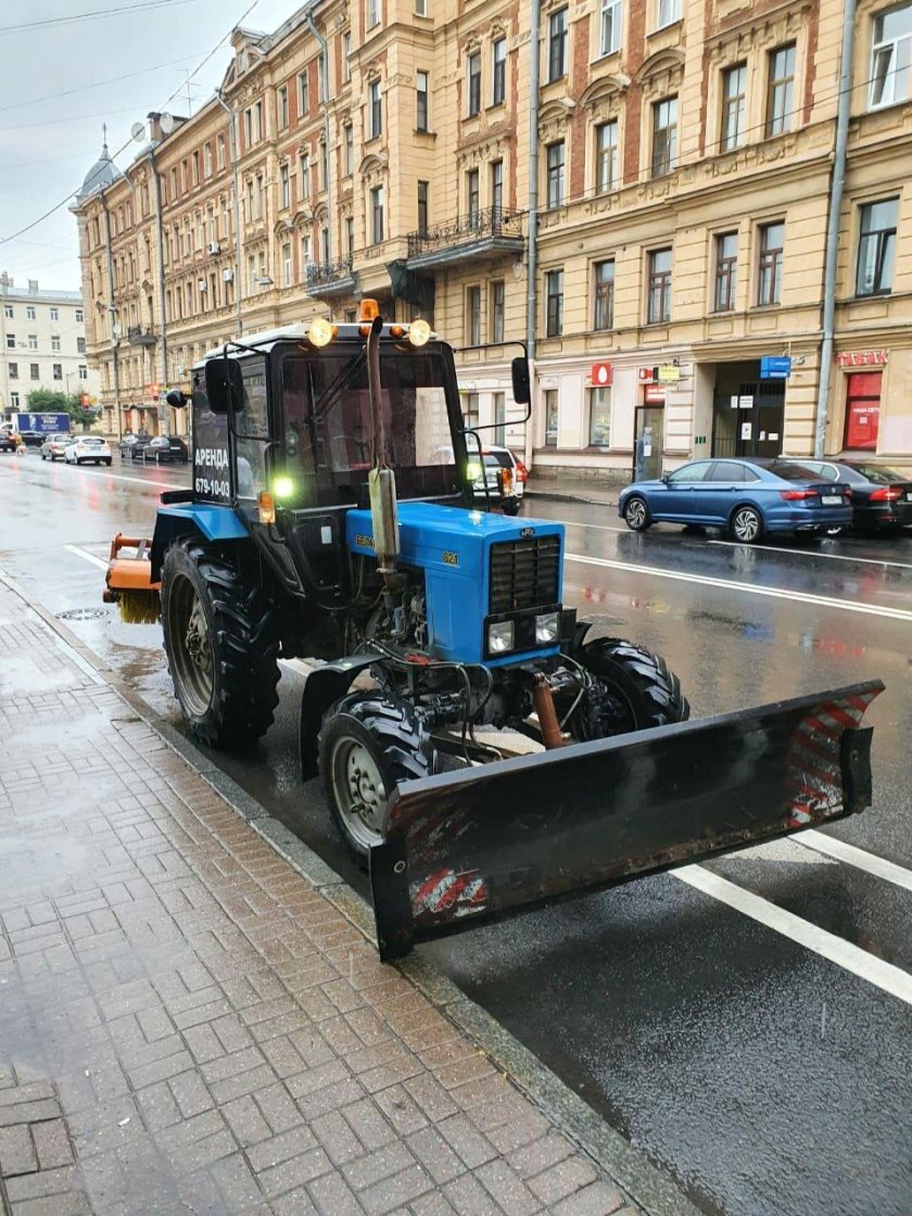 Коммунальный трактор