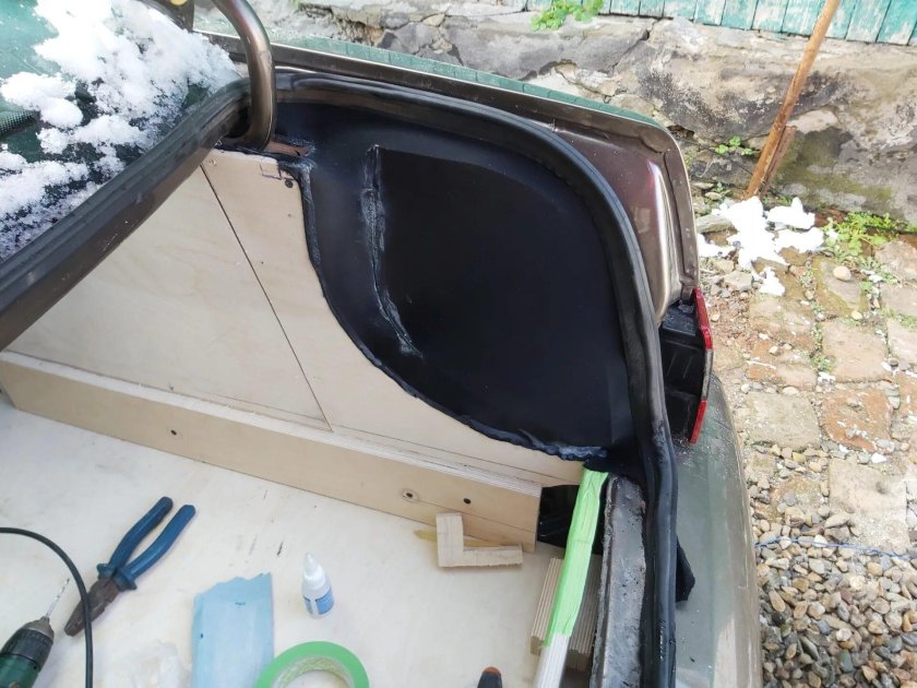 Клапан багажника ВАЗ 2110